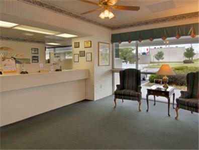 Howard Johnson By Wyndham Commerce Ga Motel Interior photo